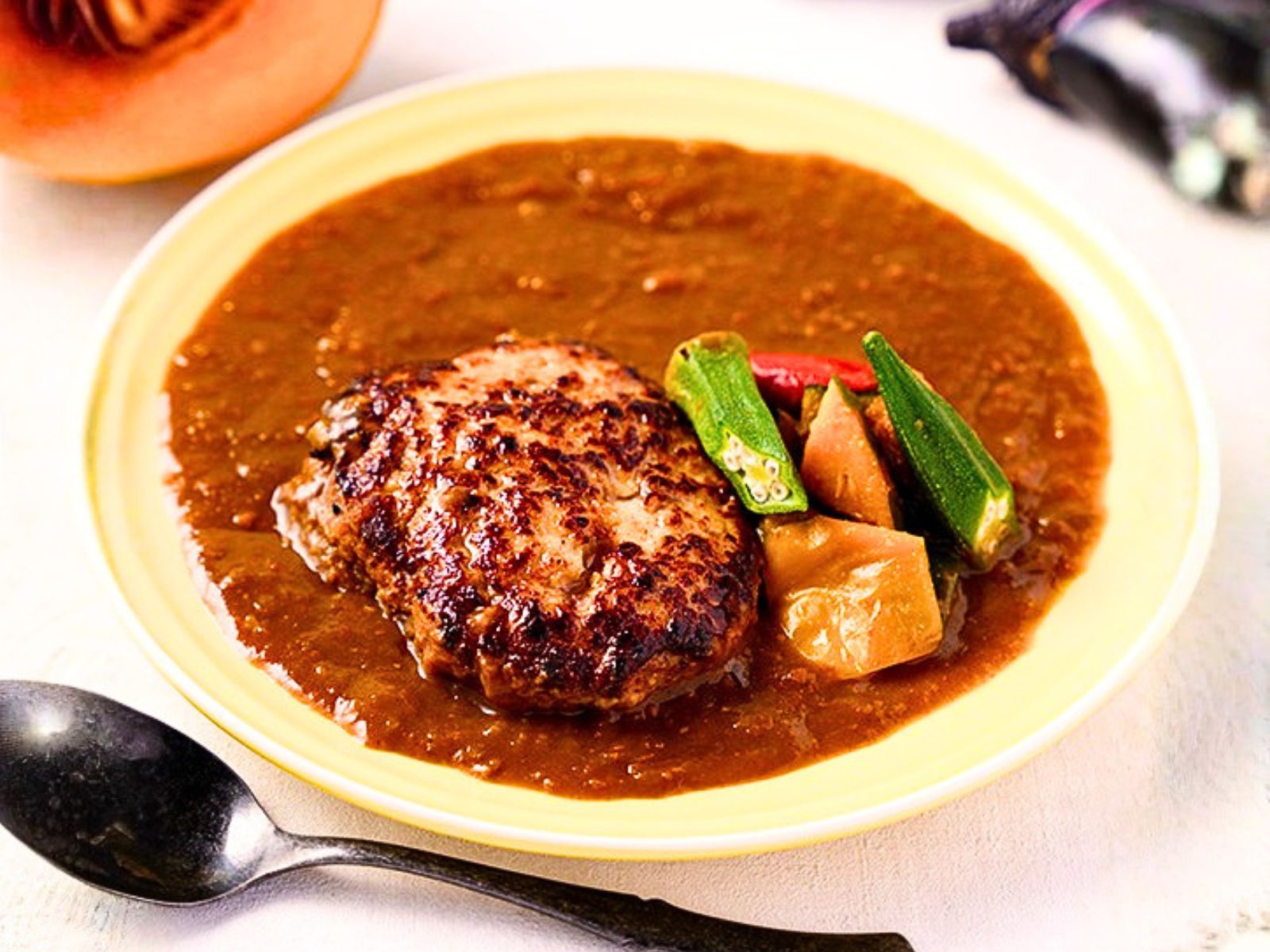 ごろっと野菜　満腹ハンバーグカレー