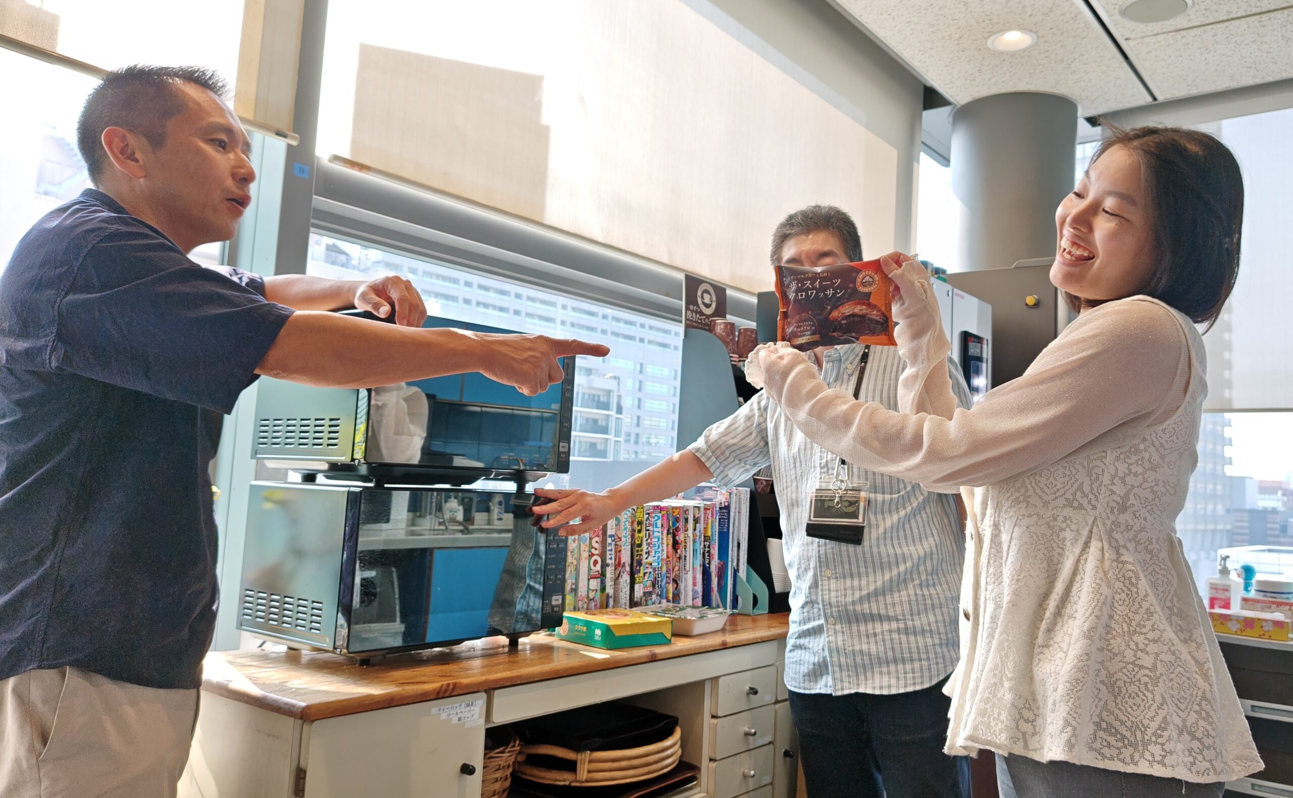 電子レンジの待ち時間がコミュニケーション機会に。コンテンツプロデュース企業が選んだ食の福利厚生と、予想外のコミュニティ効果【小学館集英社プロダクション】